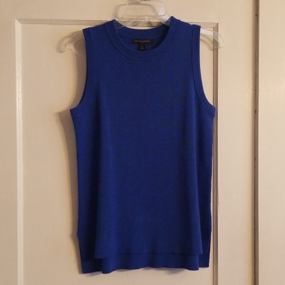 Banana Republic sleeveless sweater. NWT. Small
